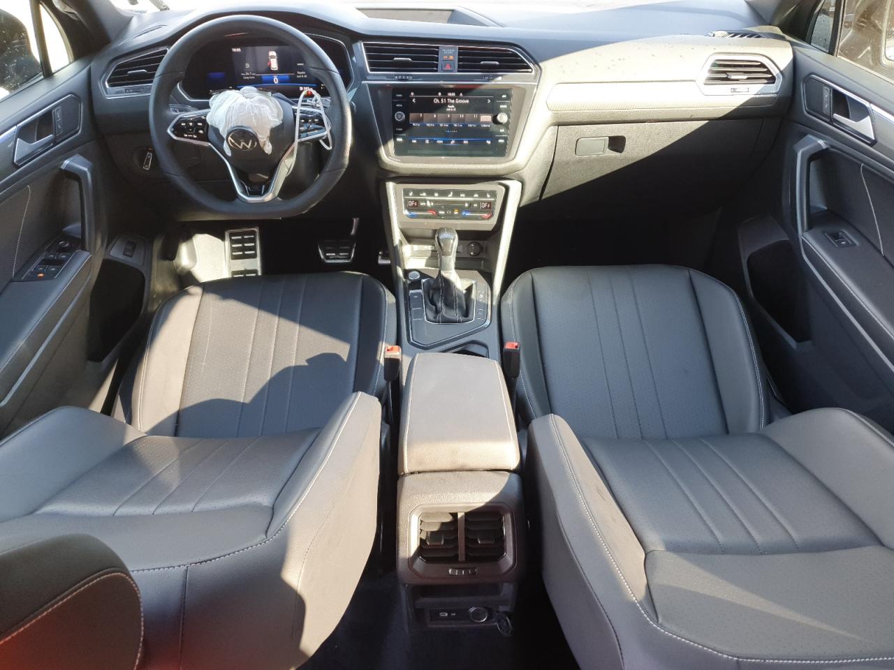 VOLKSWAGEN TIGUAN SE R-LINE BLACK