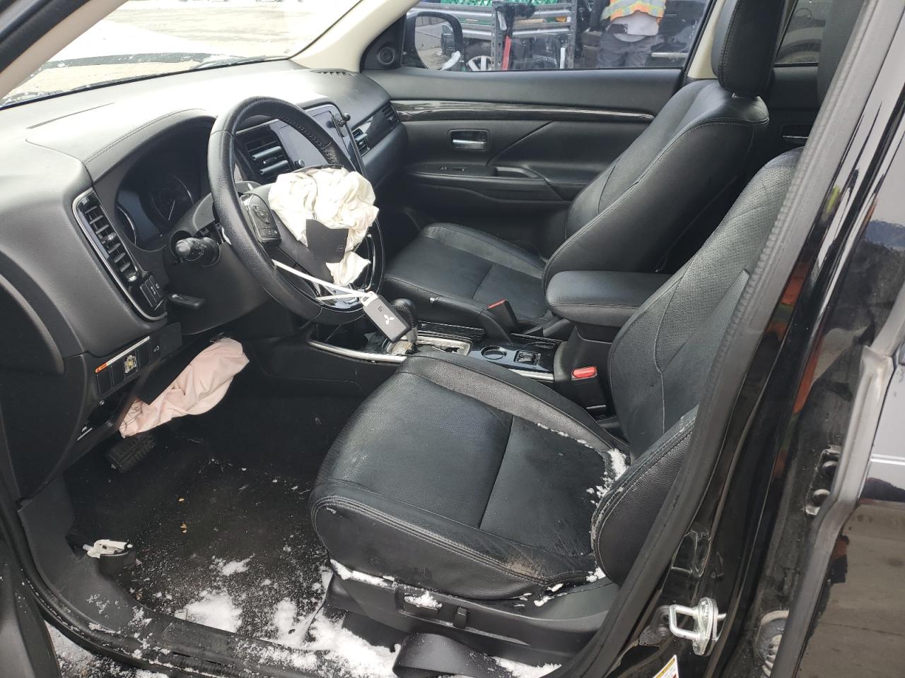 MITSUBISHI OUTLANDER SE