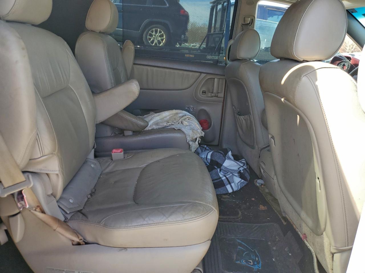 Lot #3302757354 2006 TOYOTA SIENNA XLE