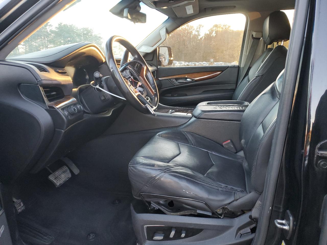 CADILLAC ESCALADE ESV LUXURY