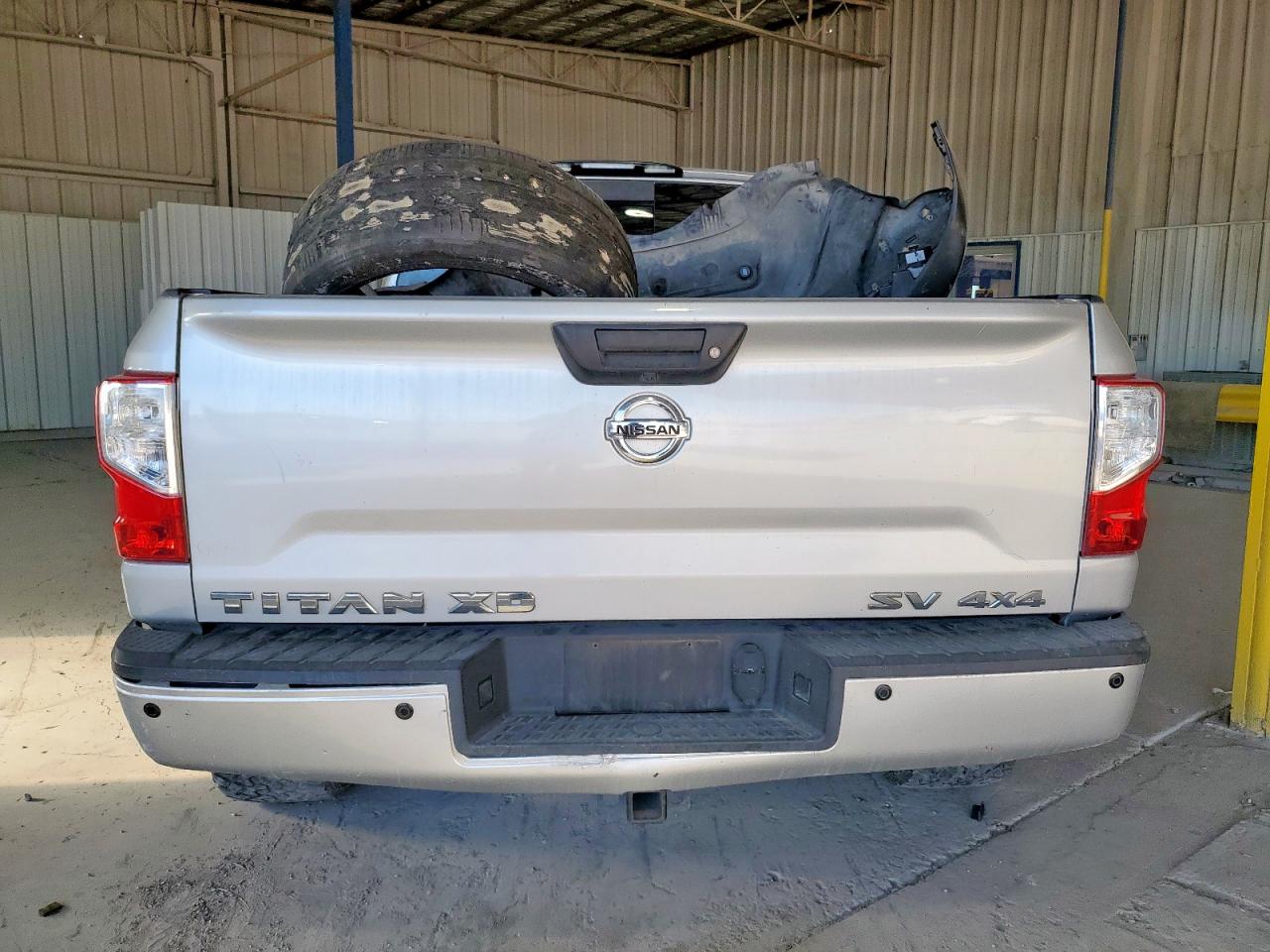 NISSAN TITAN SL