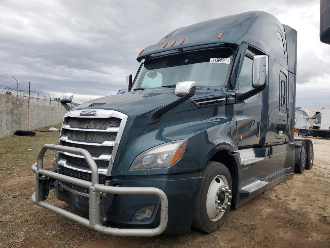 Lot #3293590445 2021 FREIGHTLINER CASCADIA 1