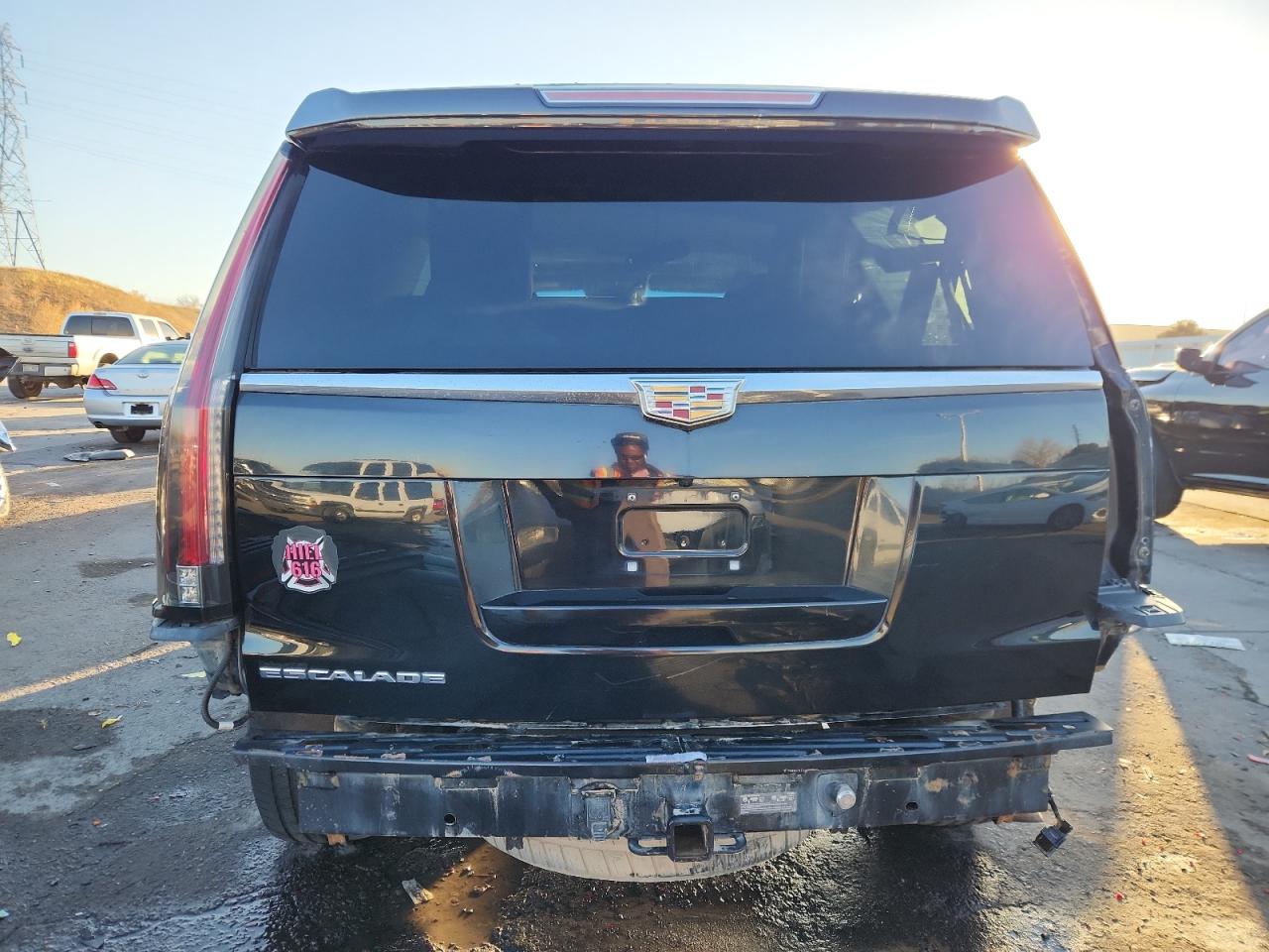 CADILLAC ESCALADE LUXURY