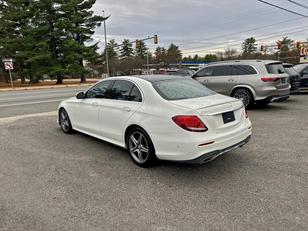MERCEDES-BENZ E-CLASS 300