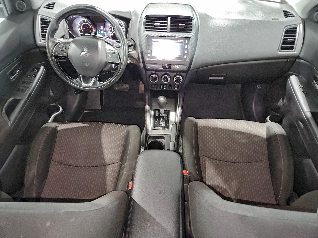 MITSUBISHI OUTLANDER SE