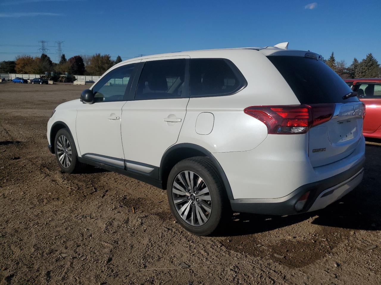 MITSUBISHI OUTLANDER SE