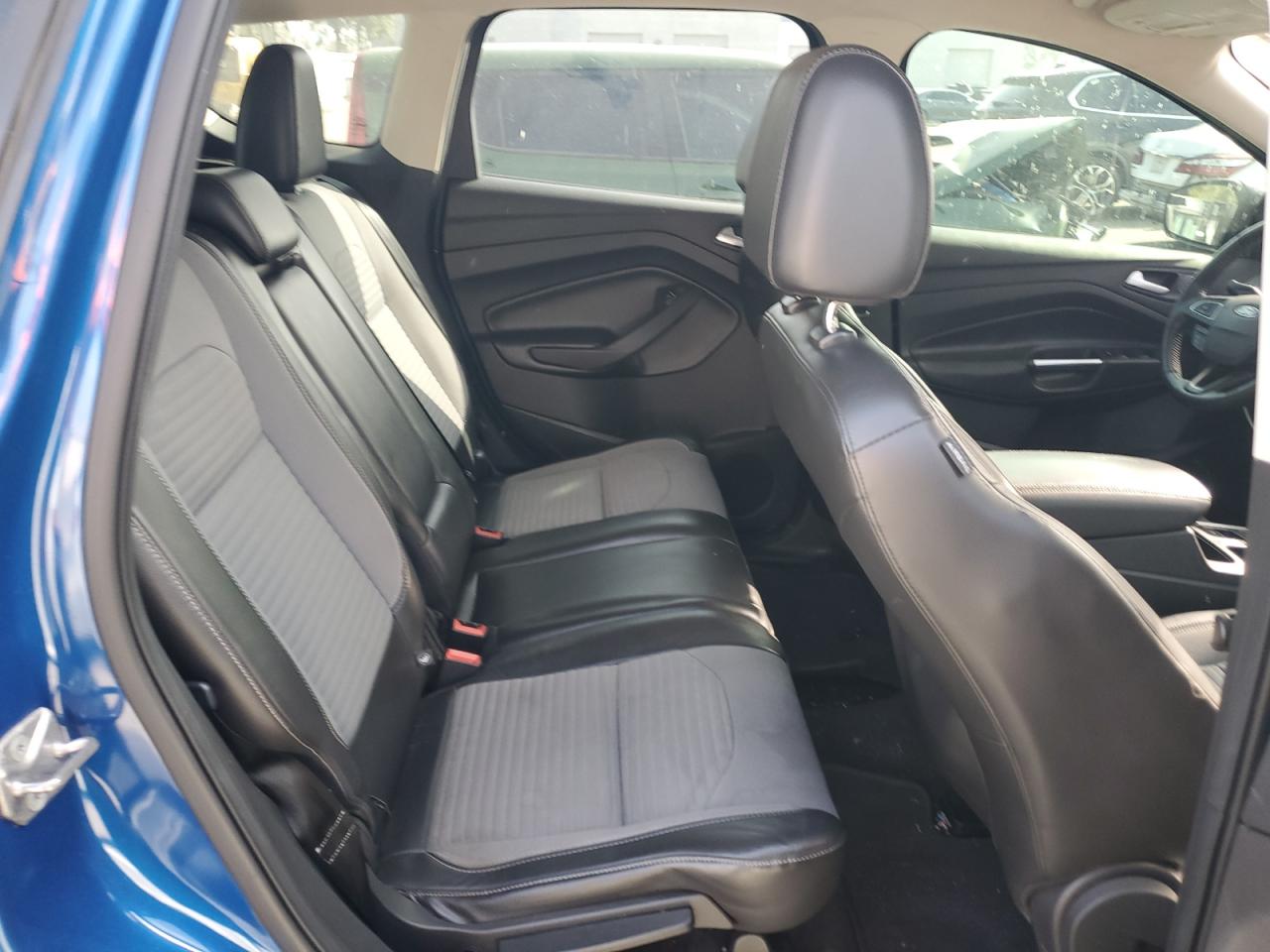 FORD ESCAPE SE