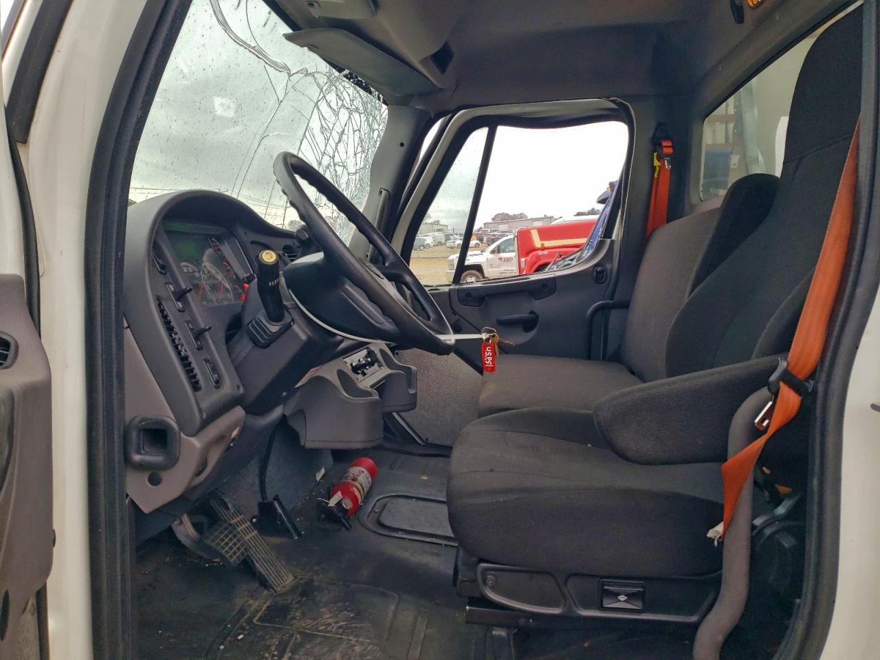 Lot #3310532044 2022 FREIGHTLINER M2