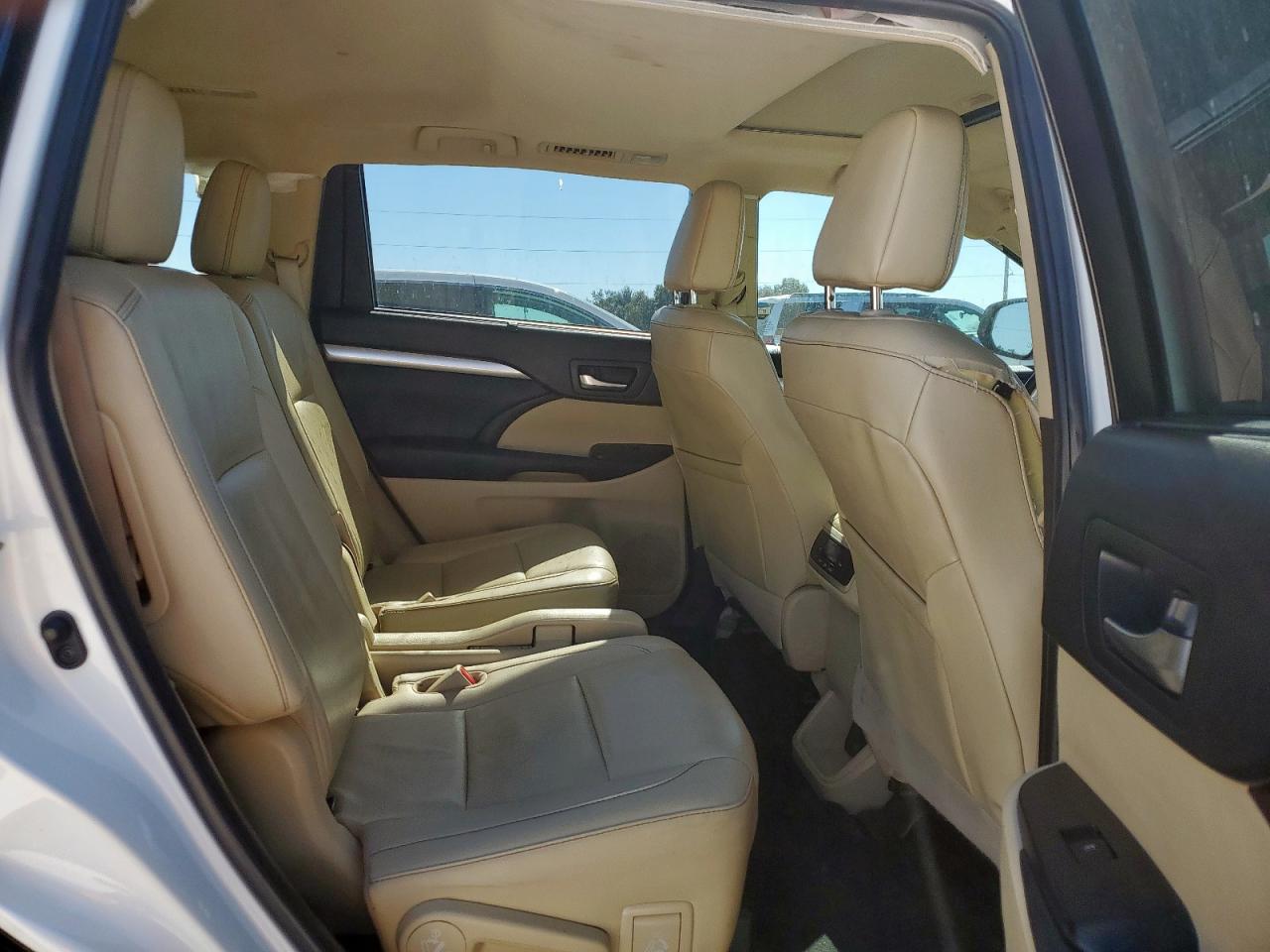 TOYOTA HIGHLANDER SE