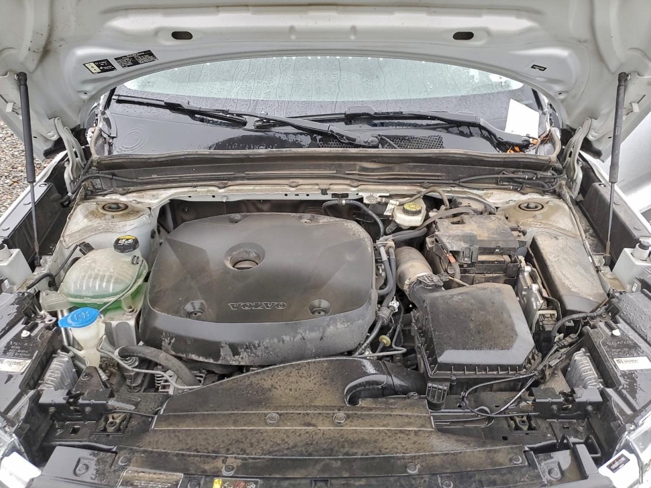 VOLVO XC40 T5 MOMENTUM