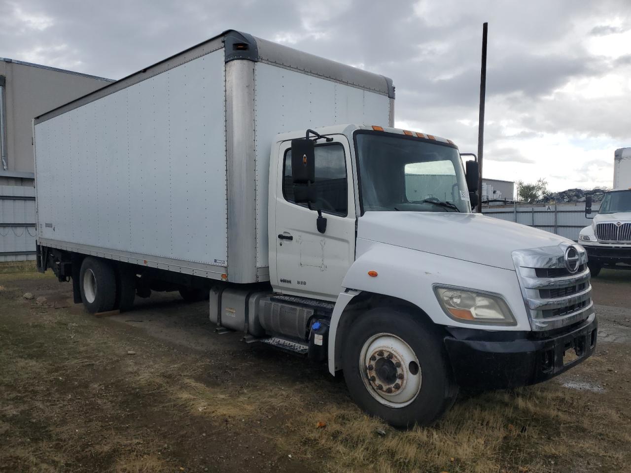 Lot #3280582453 2012 HINO 258/268