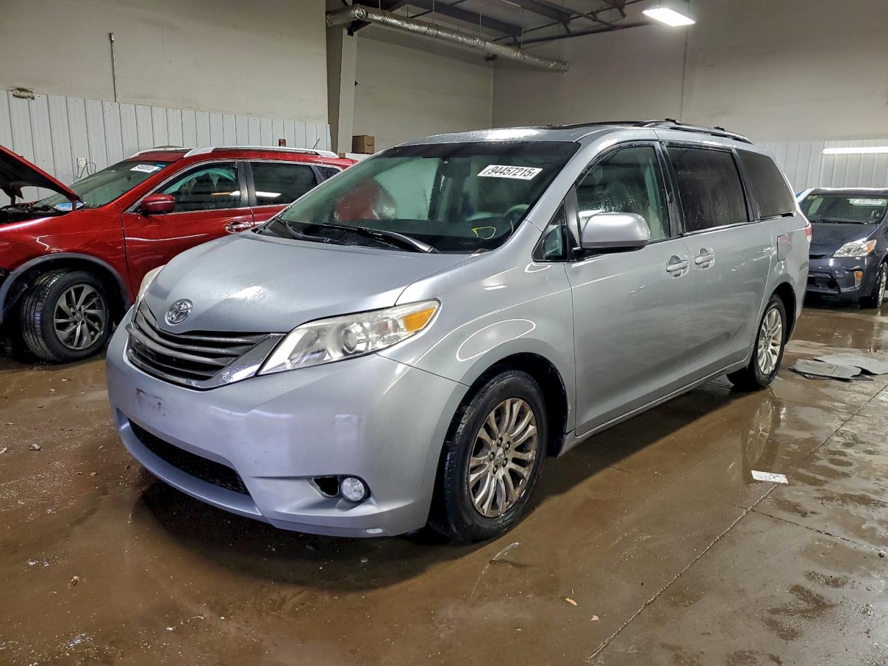 TOYOTA SIENNA XLE