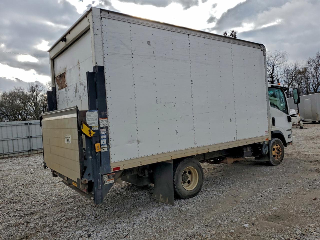 Lot #3312164107 2015 ISUZU NPR