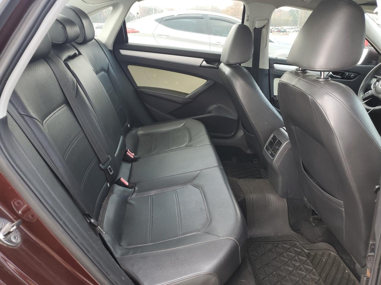 VOLKSWAGEN PASSAT SE