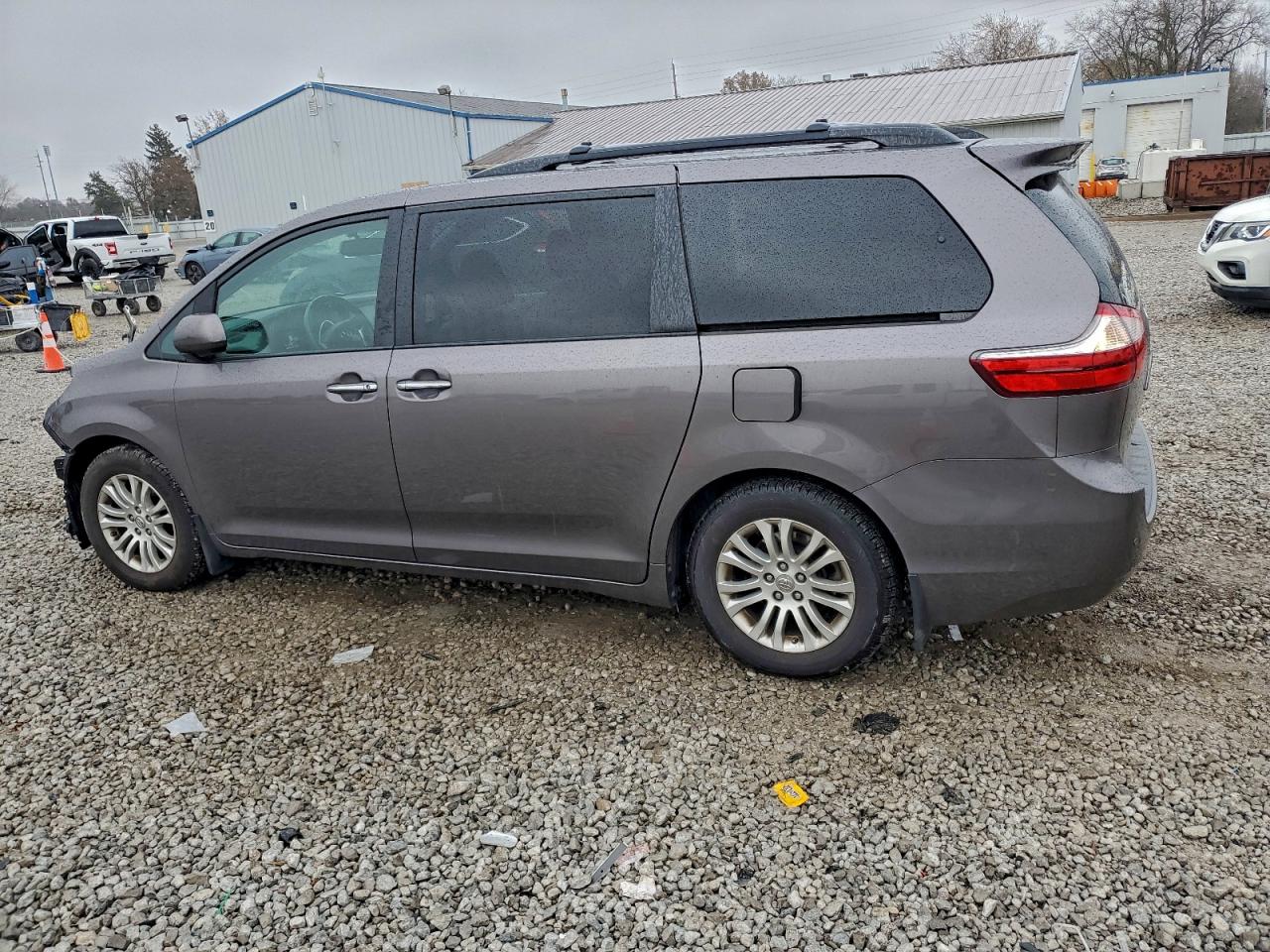 TOYOTA SIENNA XLE