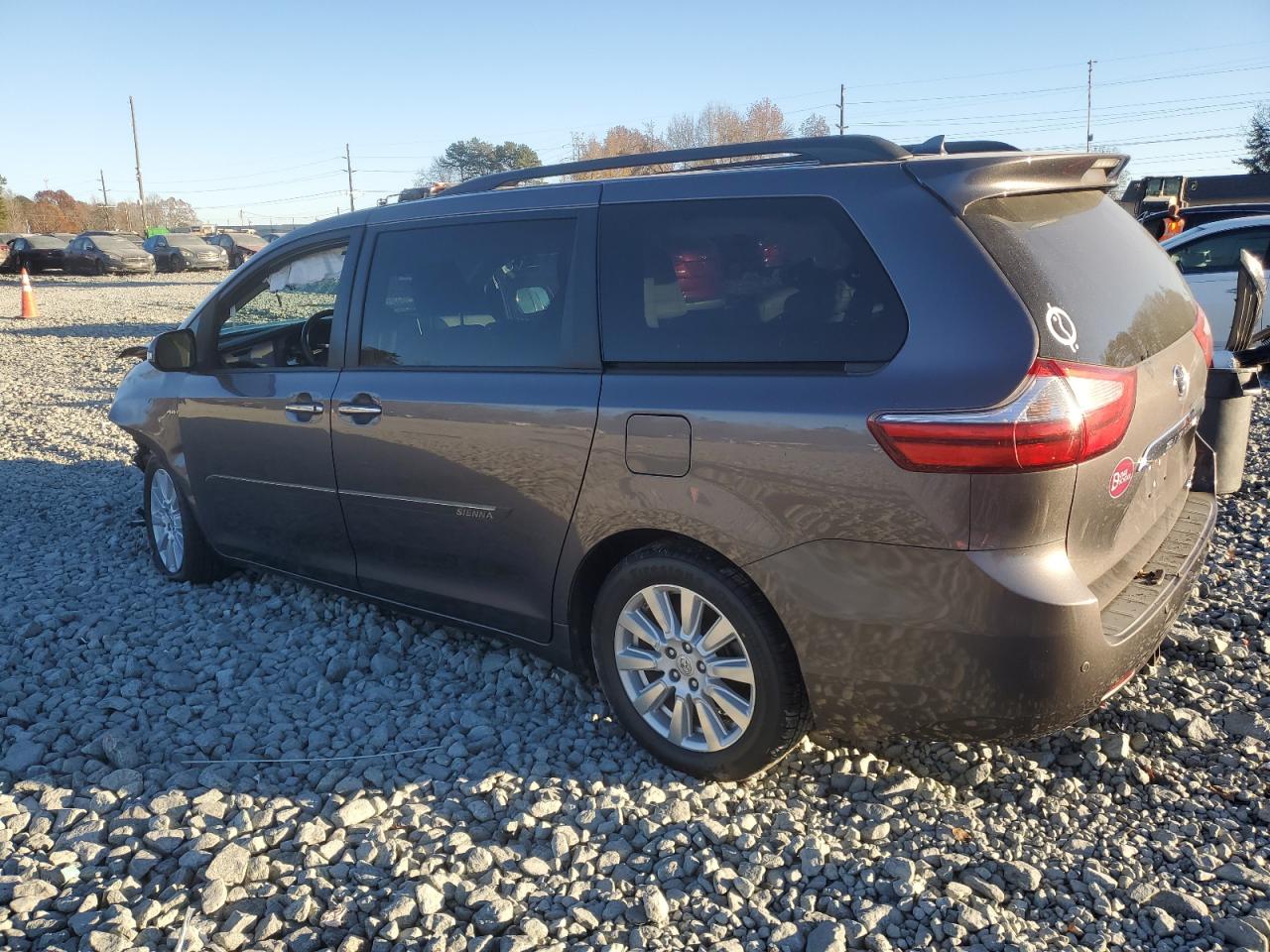 TOYOTA SIENNA XLE