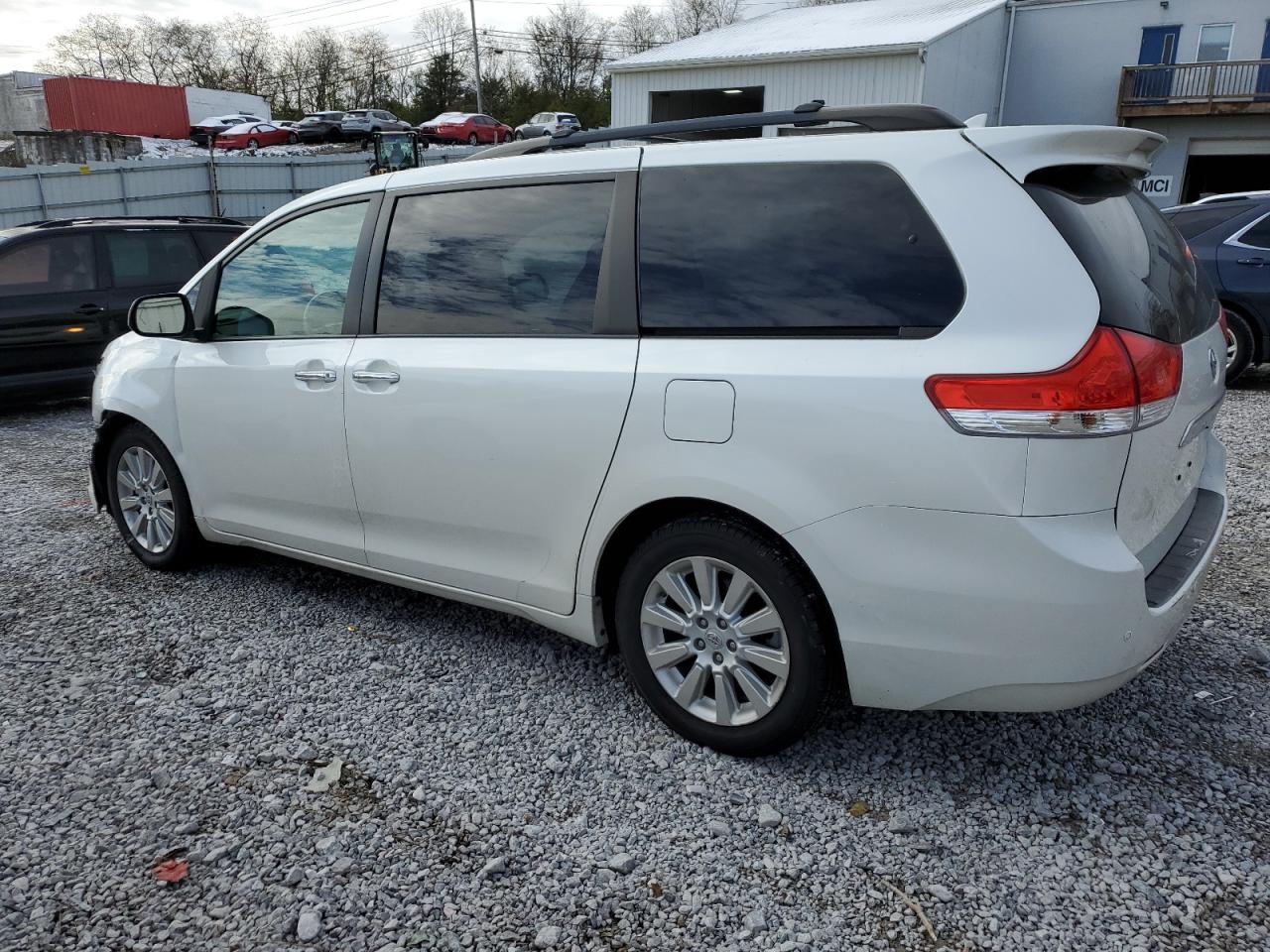 TOYOTA SIENNA XLE