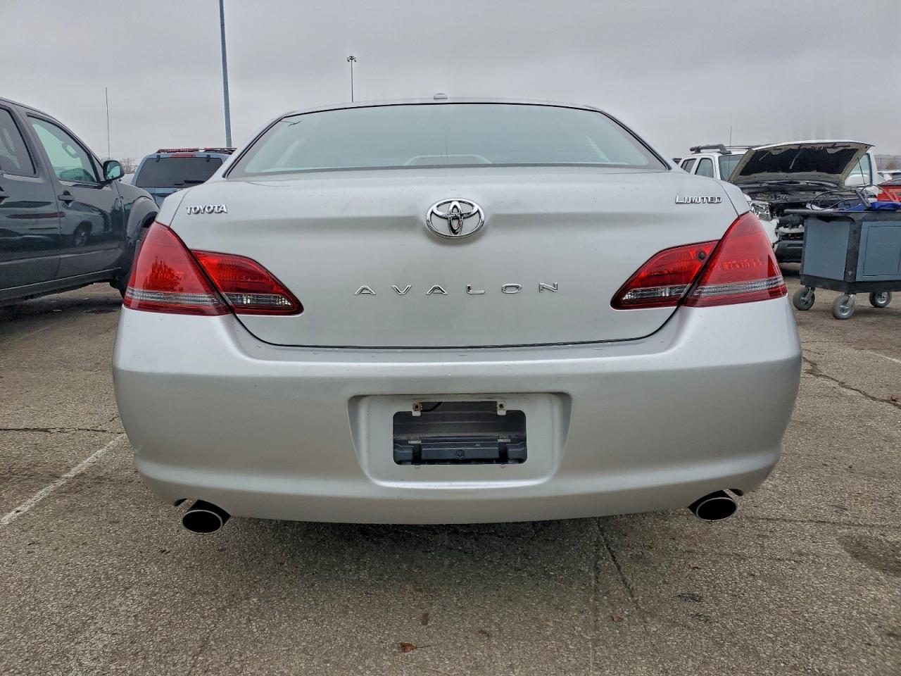 TOYOTA AVALON XL