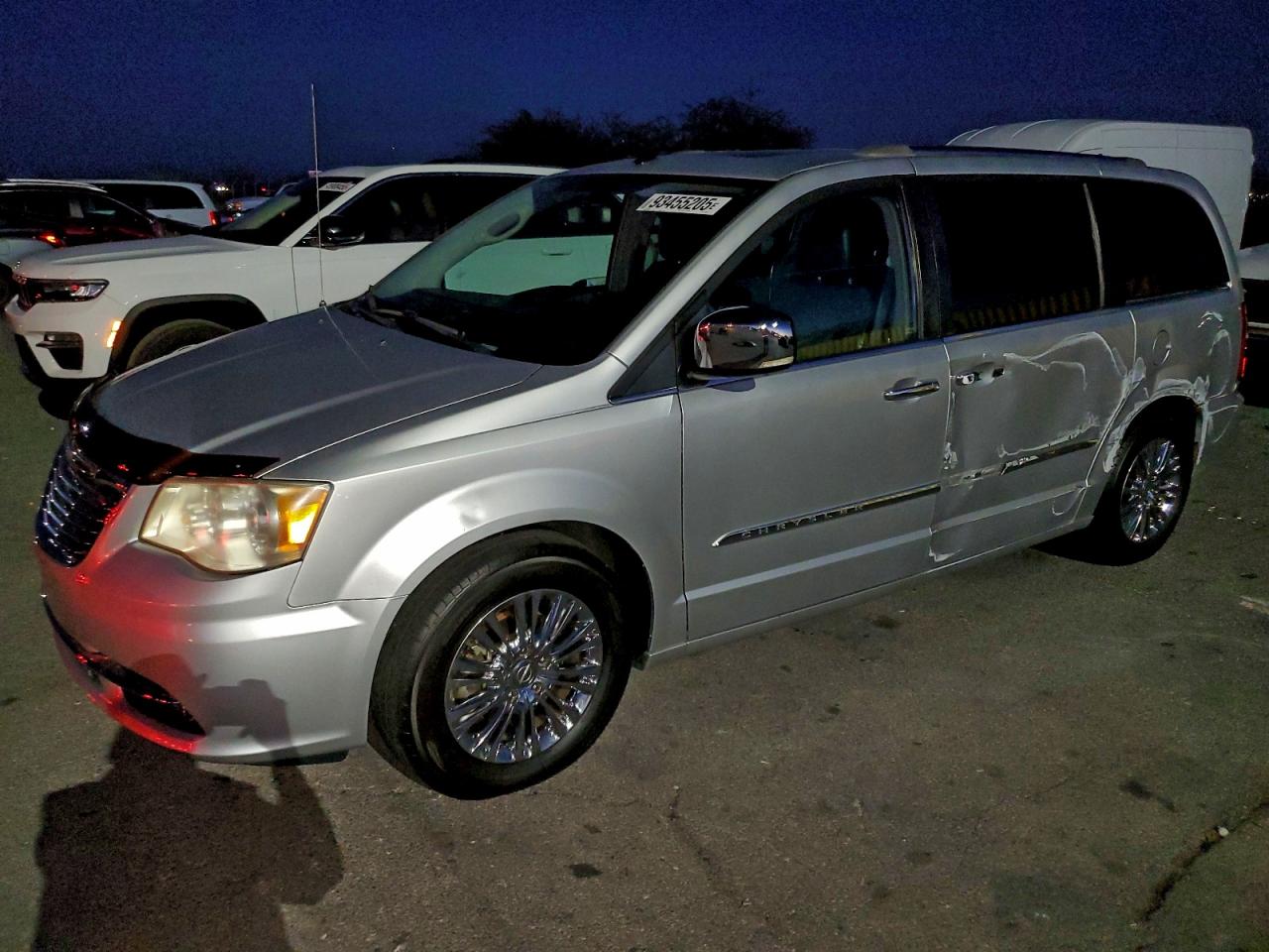 CHRYSLER TOWN & COUNTRY LIMITED