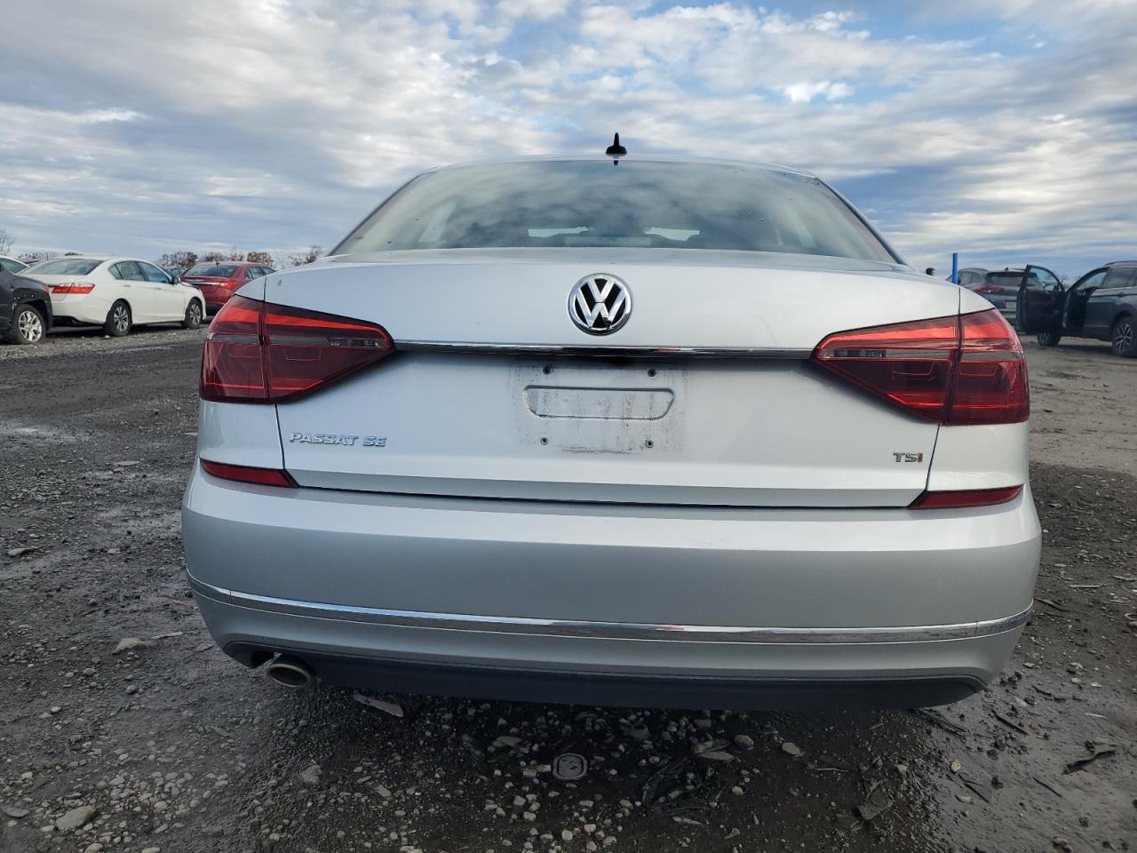 VOLKSWAGEN PASSAT SE