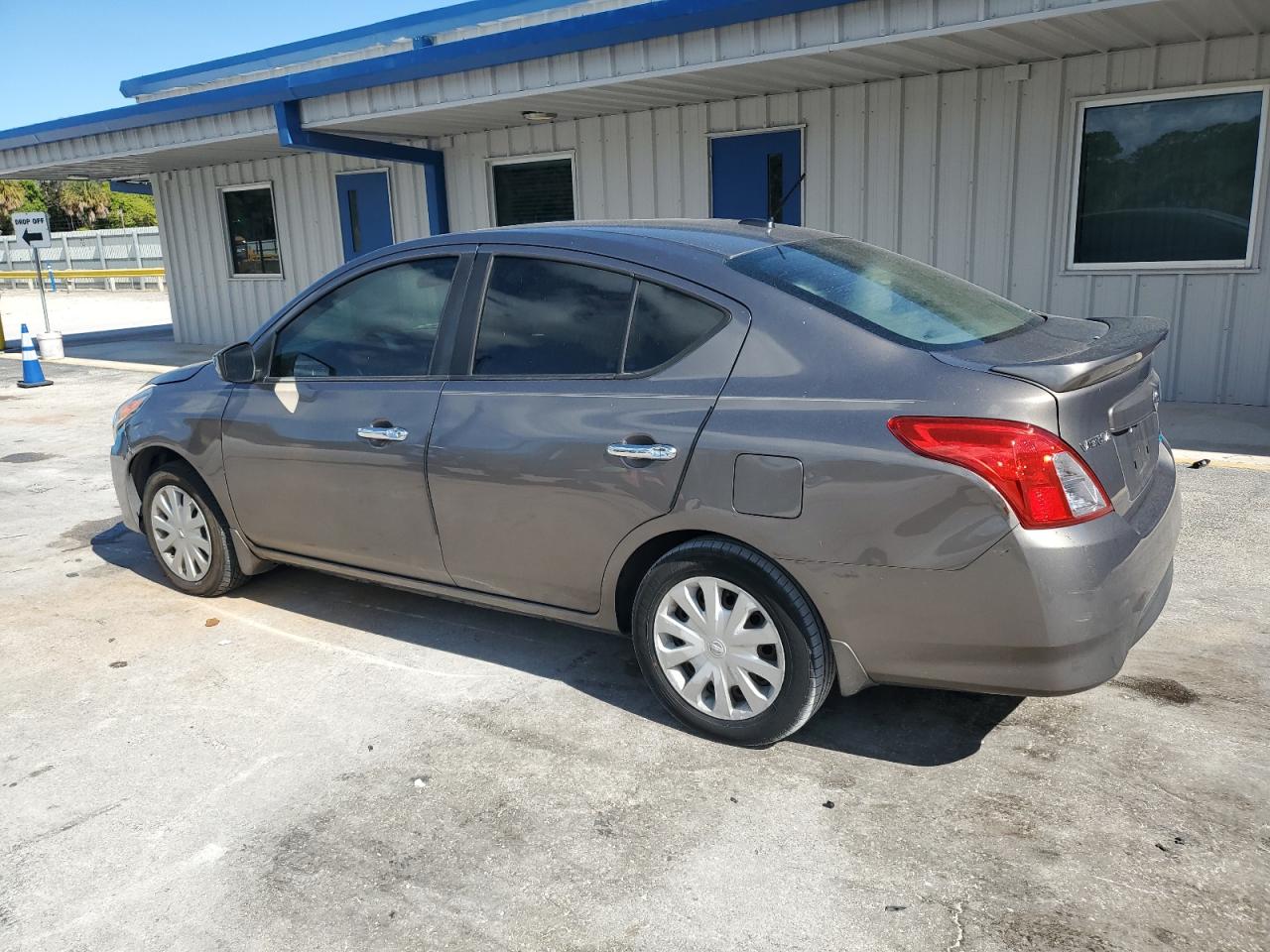 NISSAN VERSA S