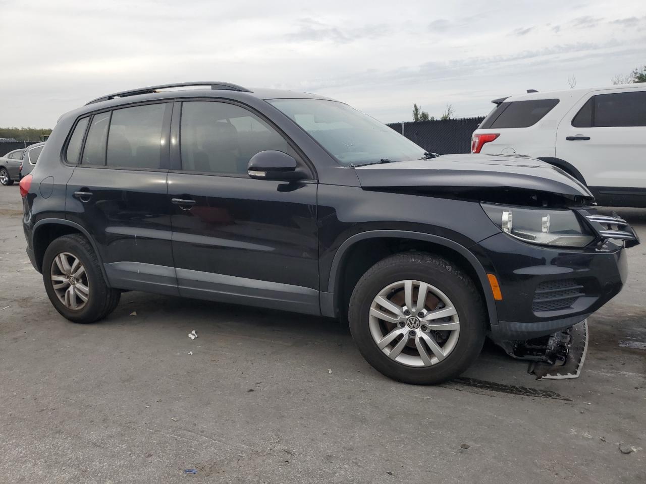 VOLKSWAGEN TIGUAN S