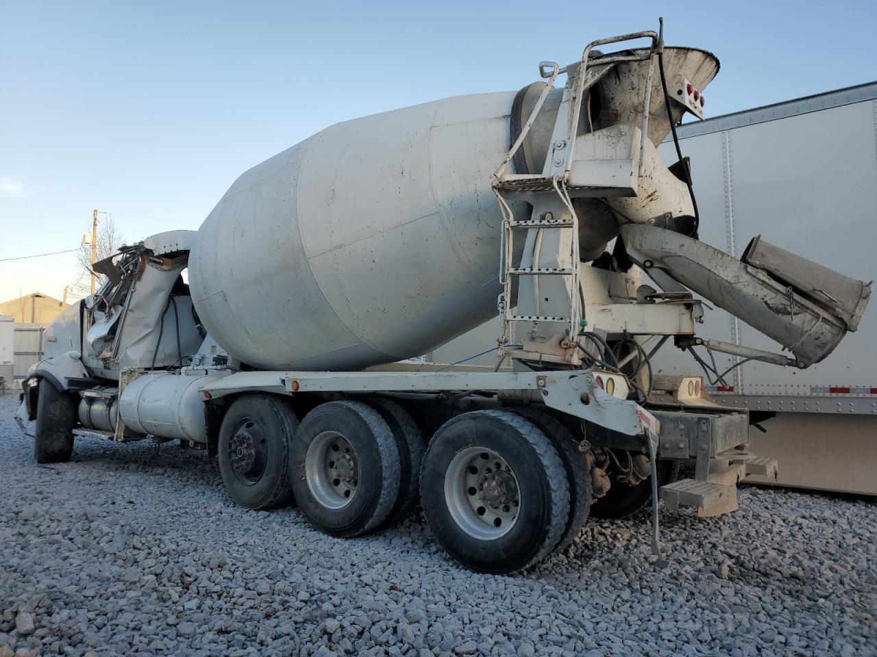 Lot #3319943149 2009 KENWORTH CONSTRUCTI