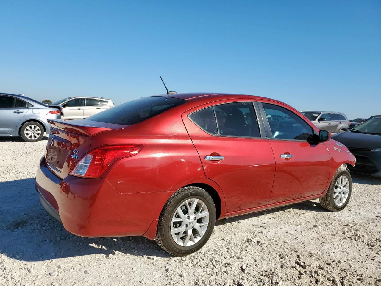 Lot #3304177445 2018 NISSAN VERSA S