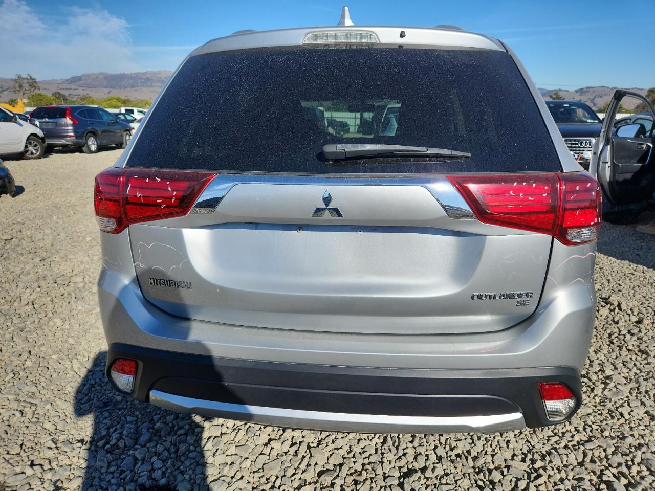 MITSUBISHI OUTLANDER SE