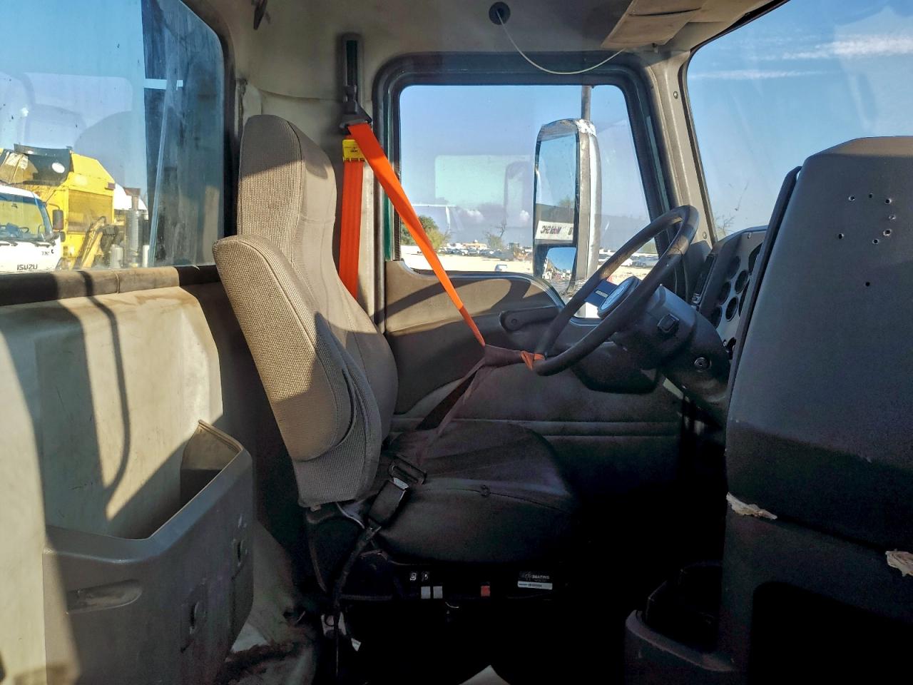 Lot #3309708916 2017 MACK 600 CXU600