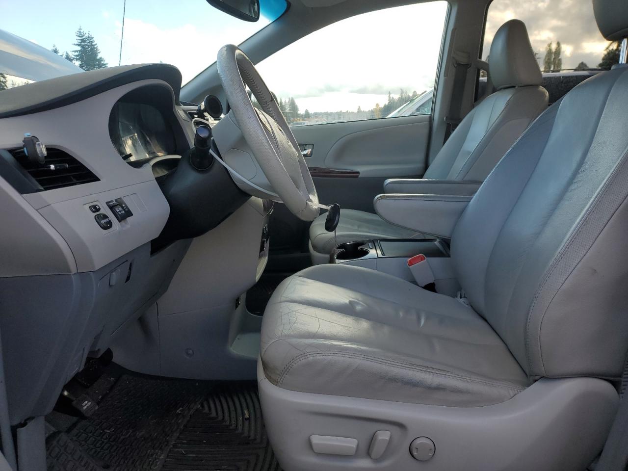 Lot #3316081250 2012 TOYOTA SIENNA XLE