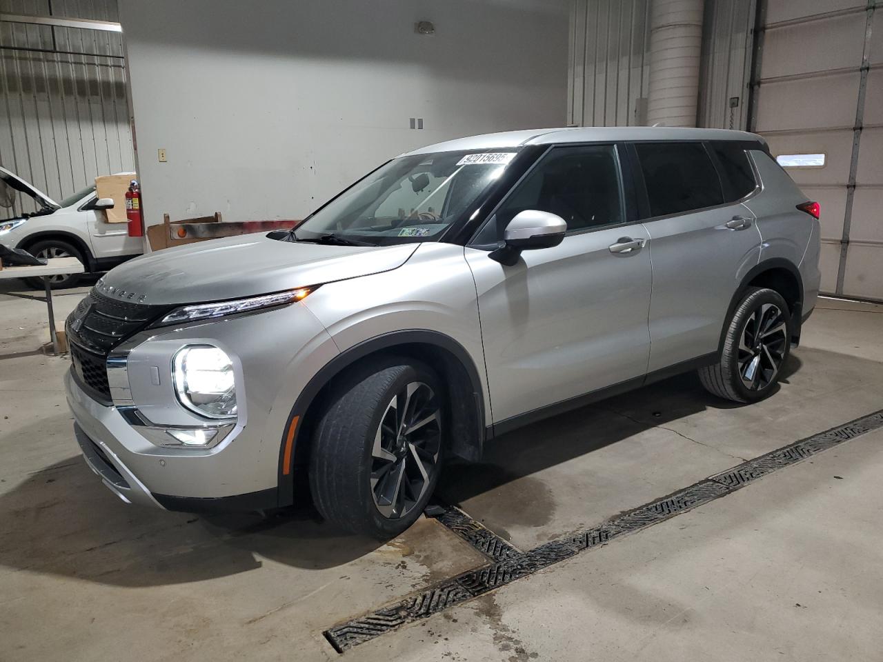 MITSUBISHI OUTLANDER SE