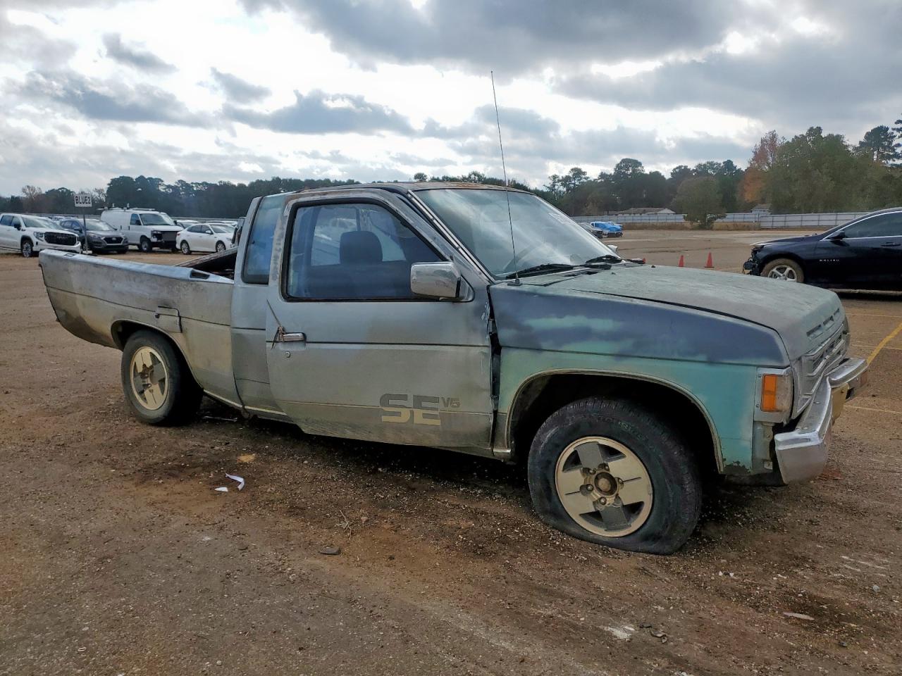 Lot #3305451062 1991 NISSAN TRUCK KING