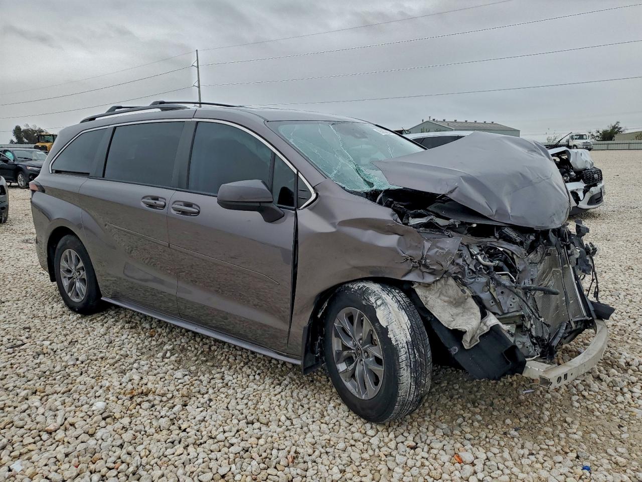 Lot #3306409526 2022 TOYOTA SIENNA LE