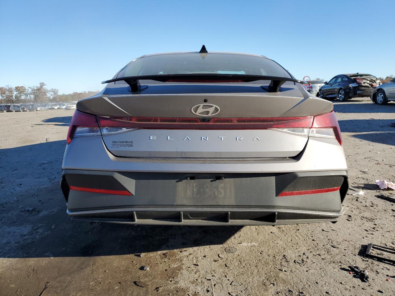 HYUNDAI ELANTRA SE