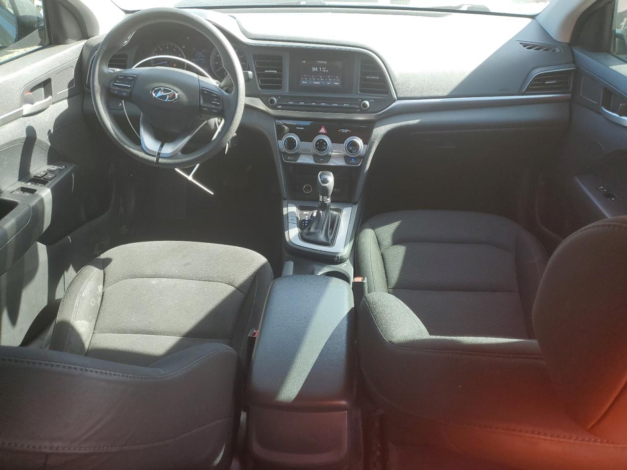 HYUNDAI ELANTRA SE