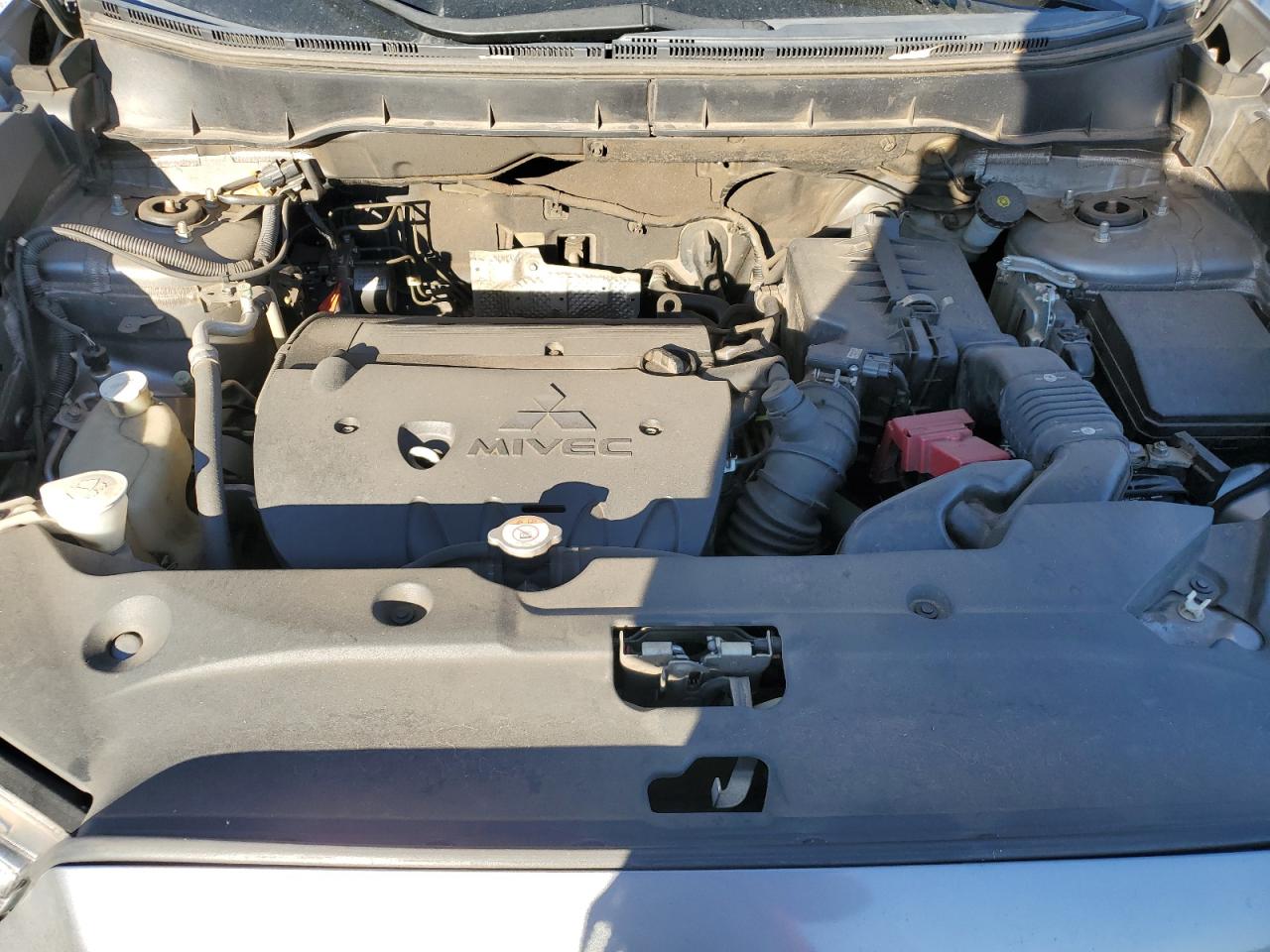 MITSUBISHI OUTLANDER SE