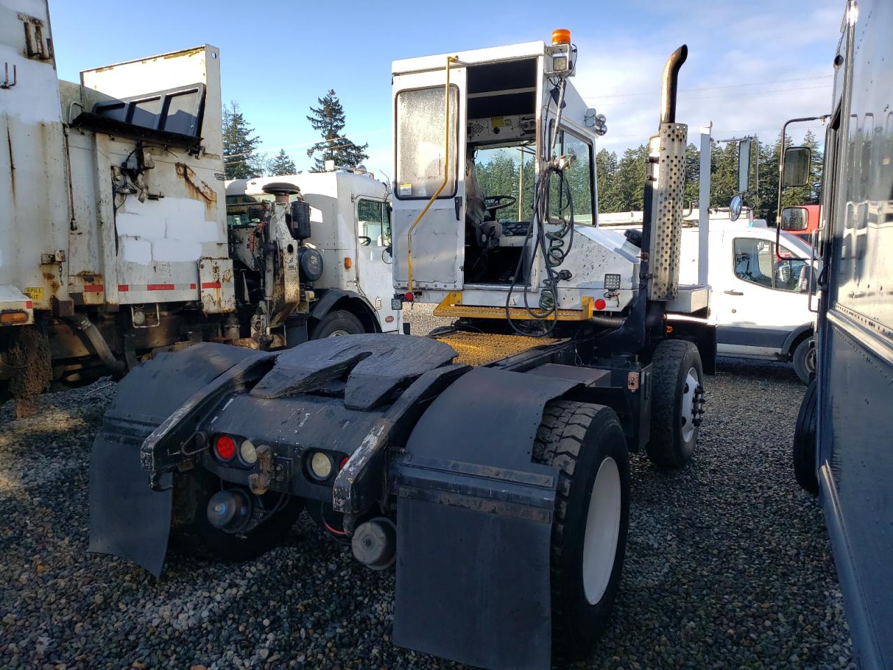 Lot #3296922813 2012 CAPACITY YARD TRUCK