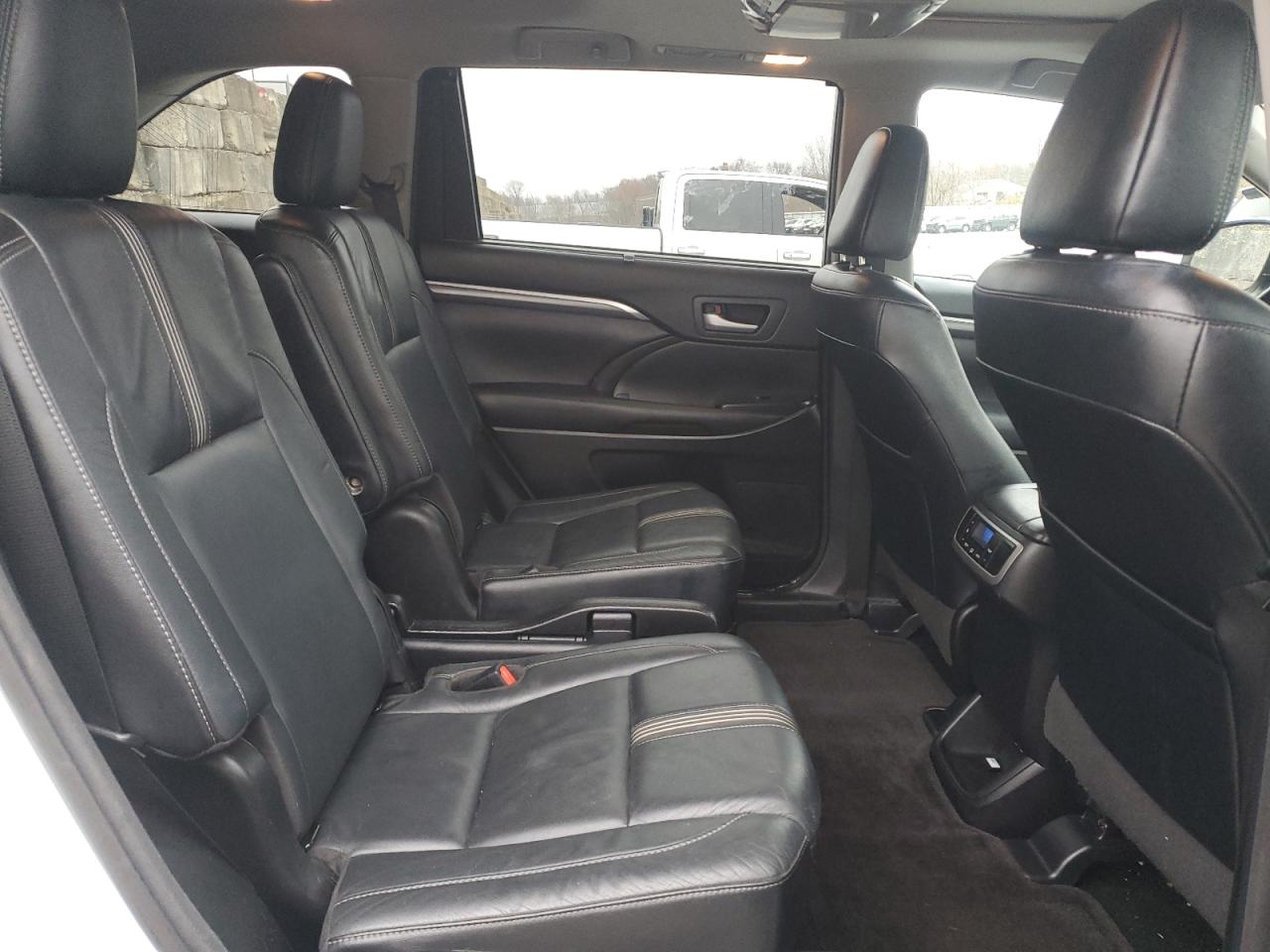 TOYOTA HIGHLANDER SE