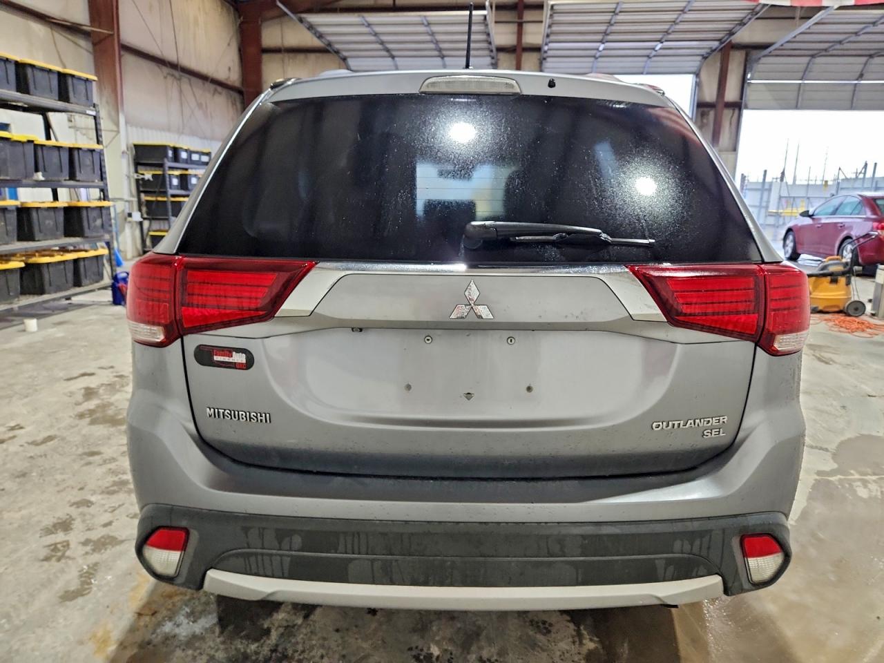 MITSUBISHI OUTLANDER SE