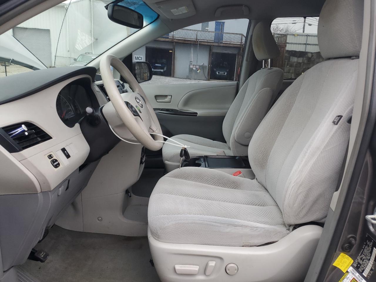 Lot #3298108128 2011 TOYOTA SIENNA LE