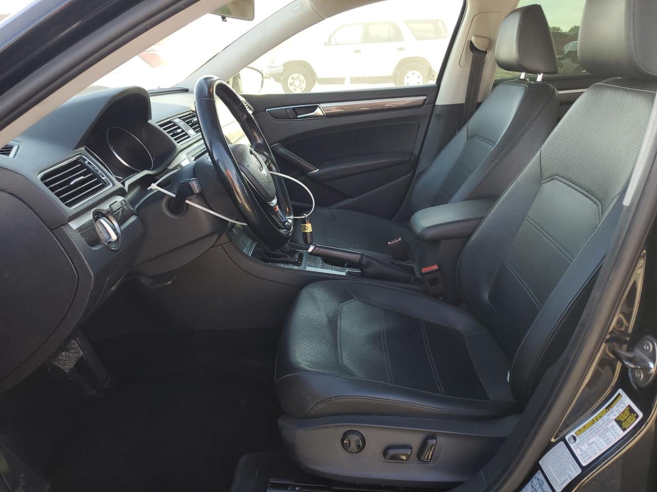 VOLKSWAGEN PASSAT SE