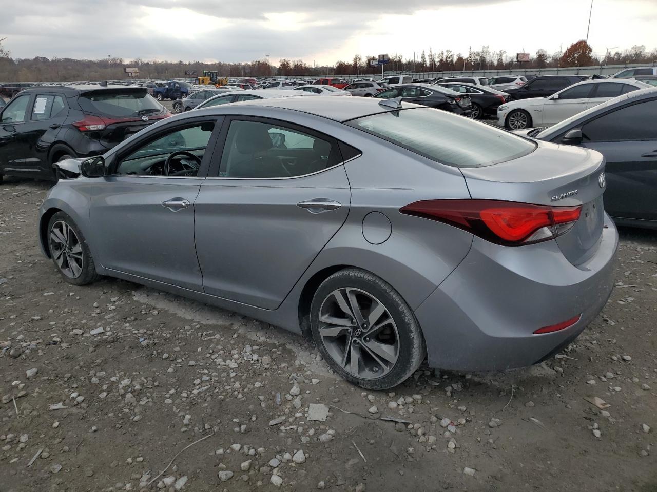 HYUNDAI ELANTRA SE