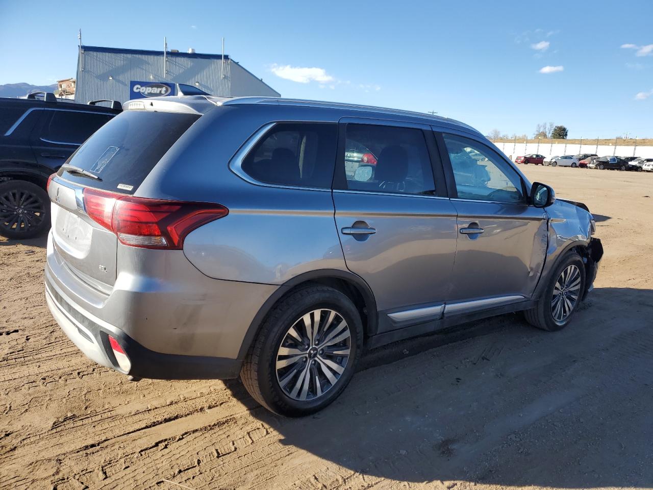 MITSUBISHI OUTLANDER SE