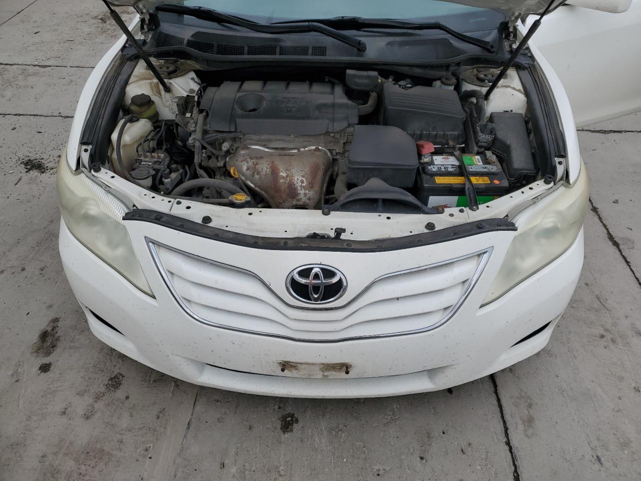 TOYOTA CAMRY BASE