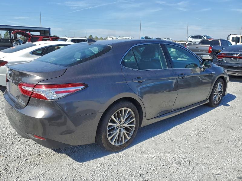 2020 TOYOTA CAMRY XLE #3301752335