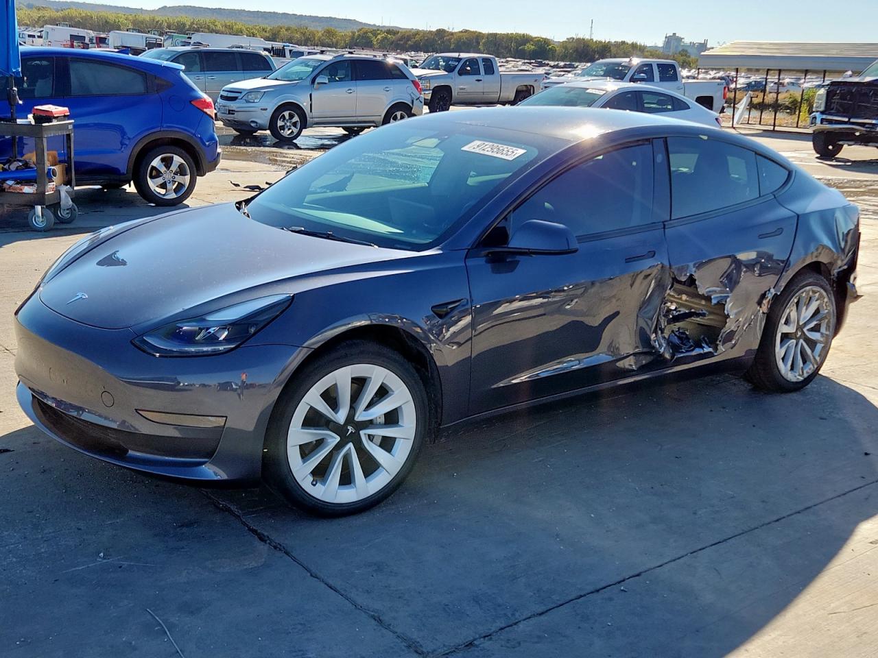 TESLA MODEL 3