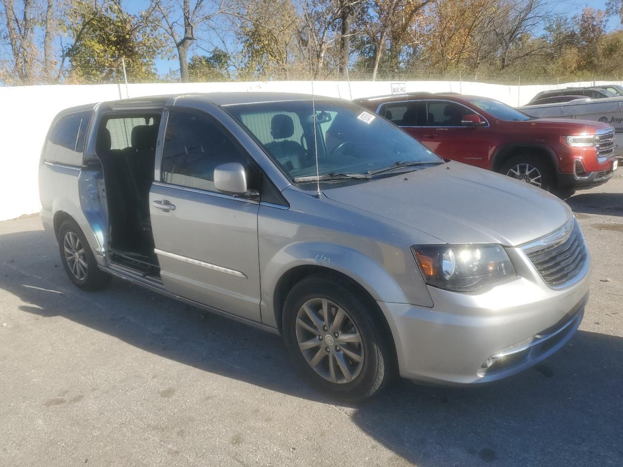 CHRYSLER TOWN & COUNTRY S