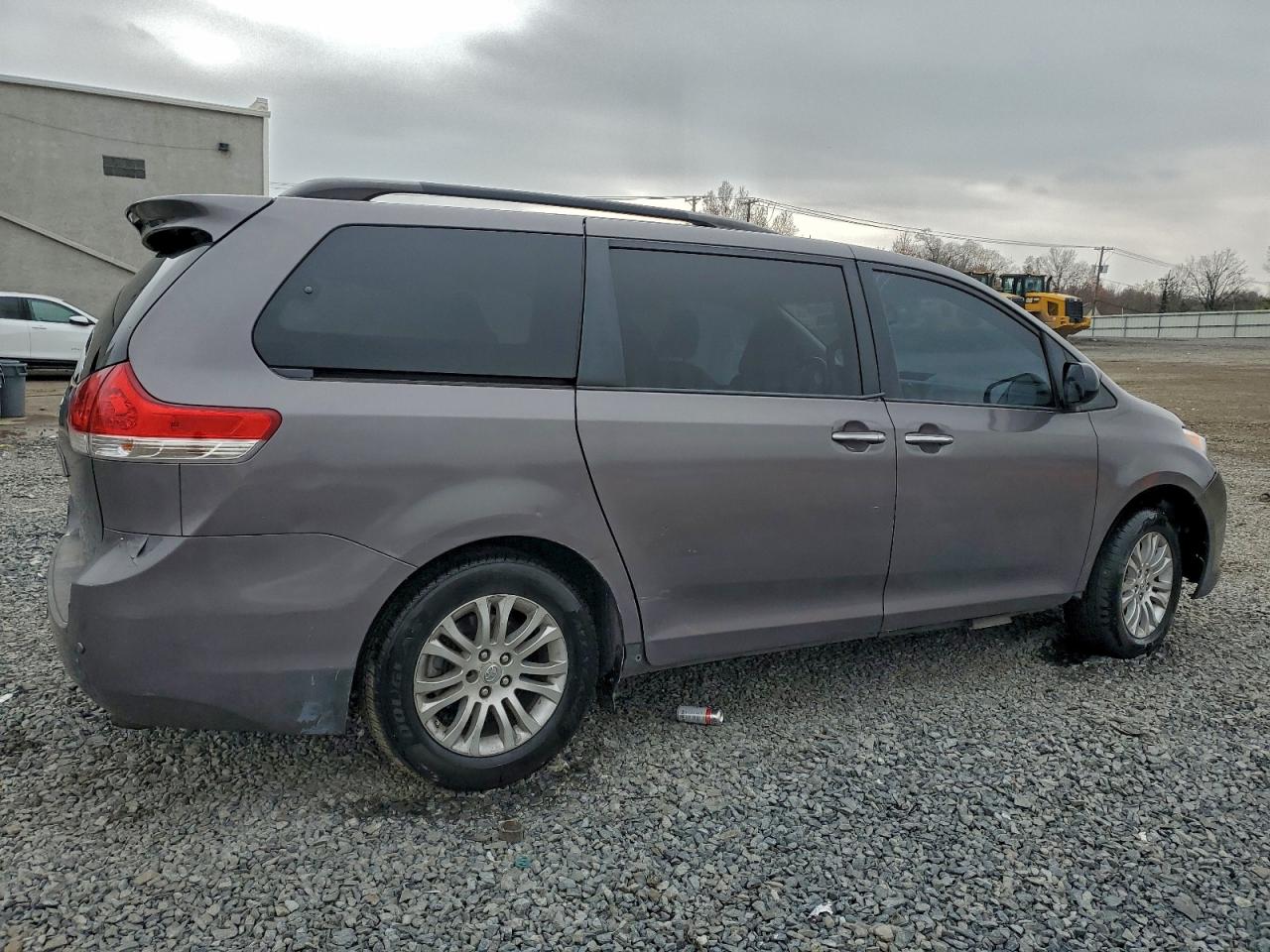 TOYOTA SIENNA XLE