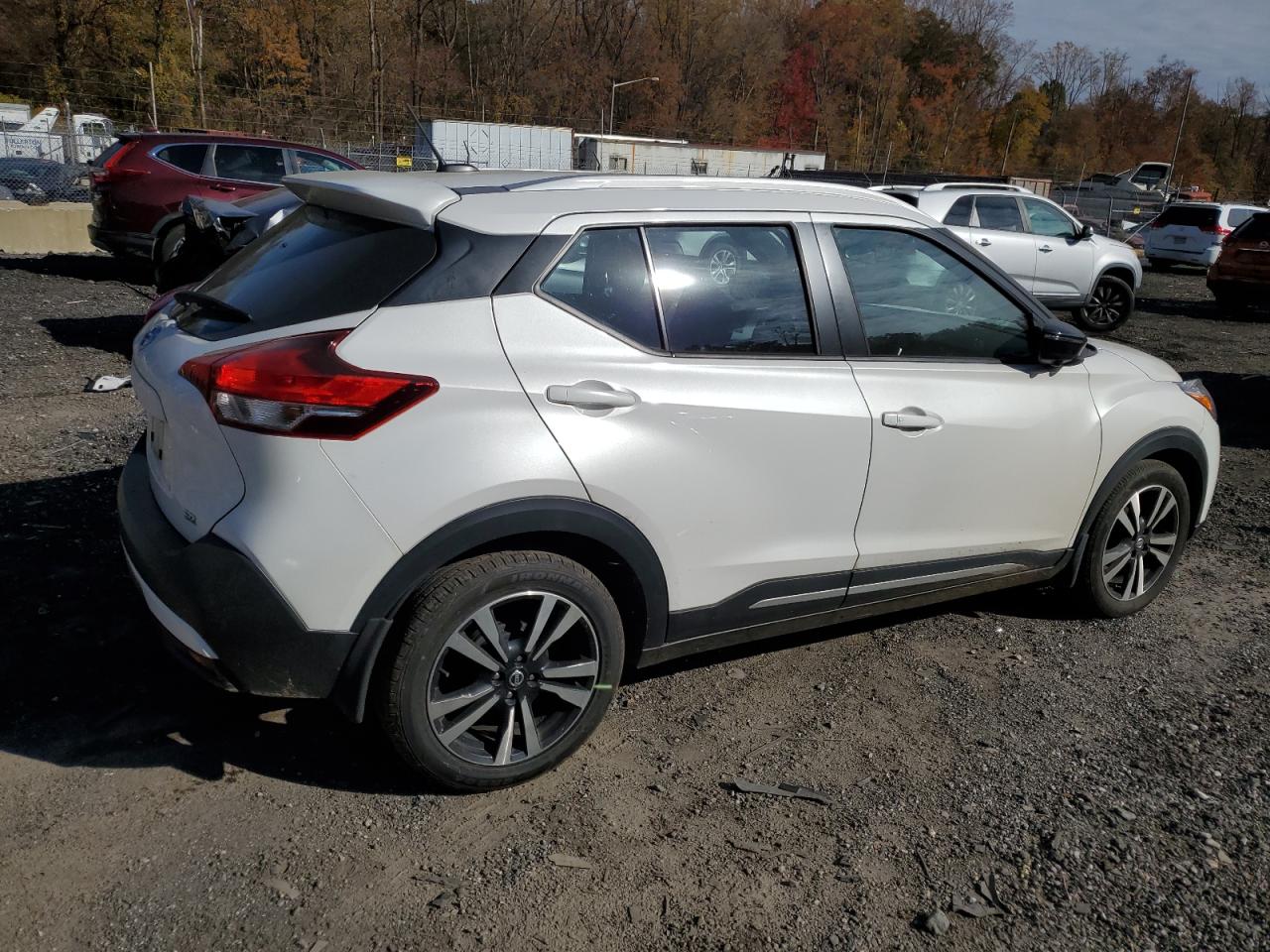 NISSAN KICKS S